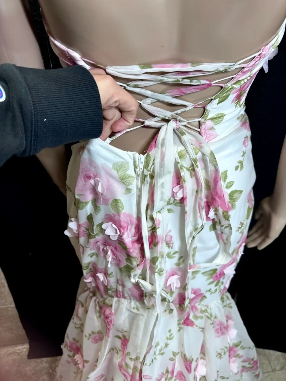 Floral Lace-Up Corset Maxi Dress 🌸 | 3D Roses / Open Back - Picture 5 of 7